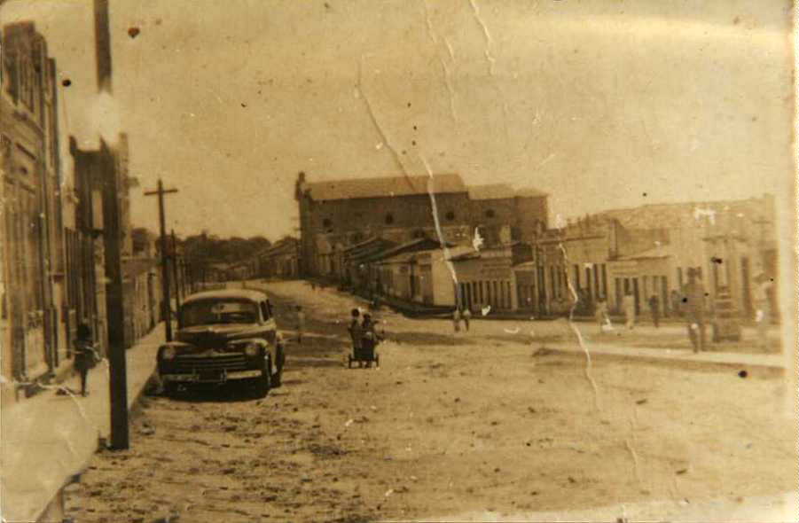 Registro histórico da construção da igreja de Aquidabã na década de 1940