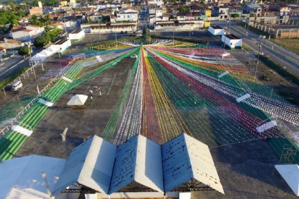 Vista aérea do Forródromo de Areia Branca decorado para os festejos juninos
