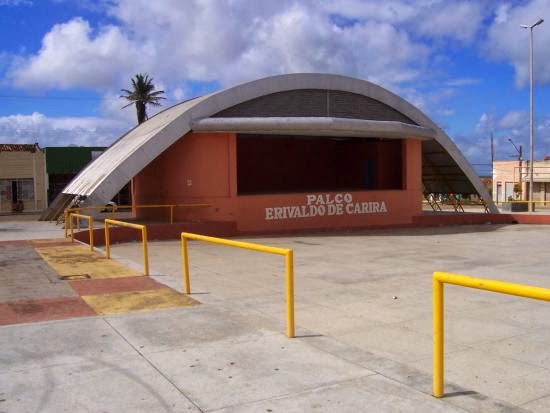 Palco Erivaldo de Carira na praça central