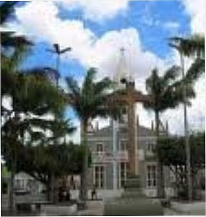 Praça da Matriz e cruzeiro de pedra em Japoatã