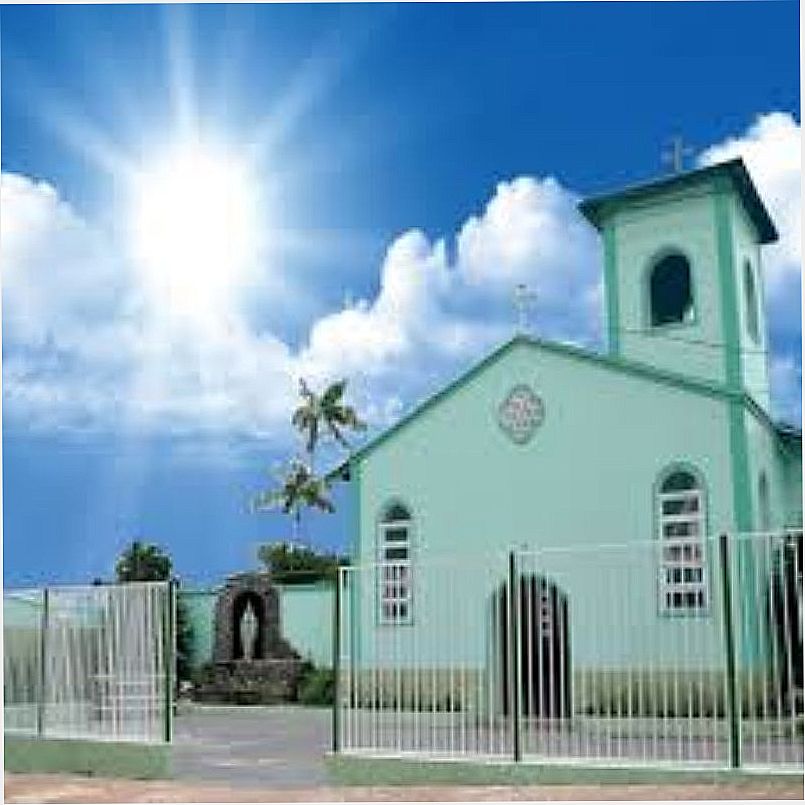 Igreja Matriz de Nossa Senhora de Lourdes com fachada azul e branca