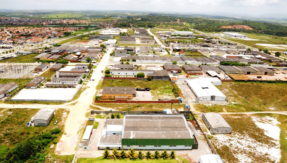 Piscina natural cercada pela vegetação no Balneário Público de Nossa Senhora do Socorro