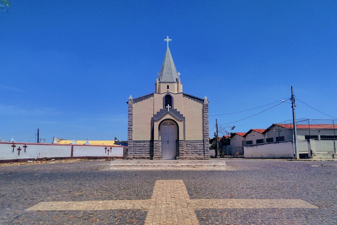 Vista frontal da Capela Santa Cruz em Poço Verde