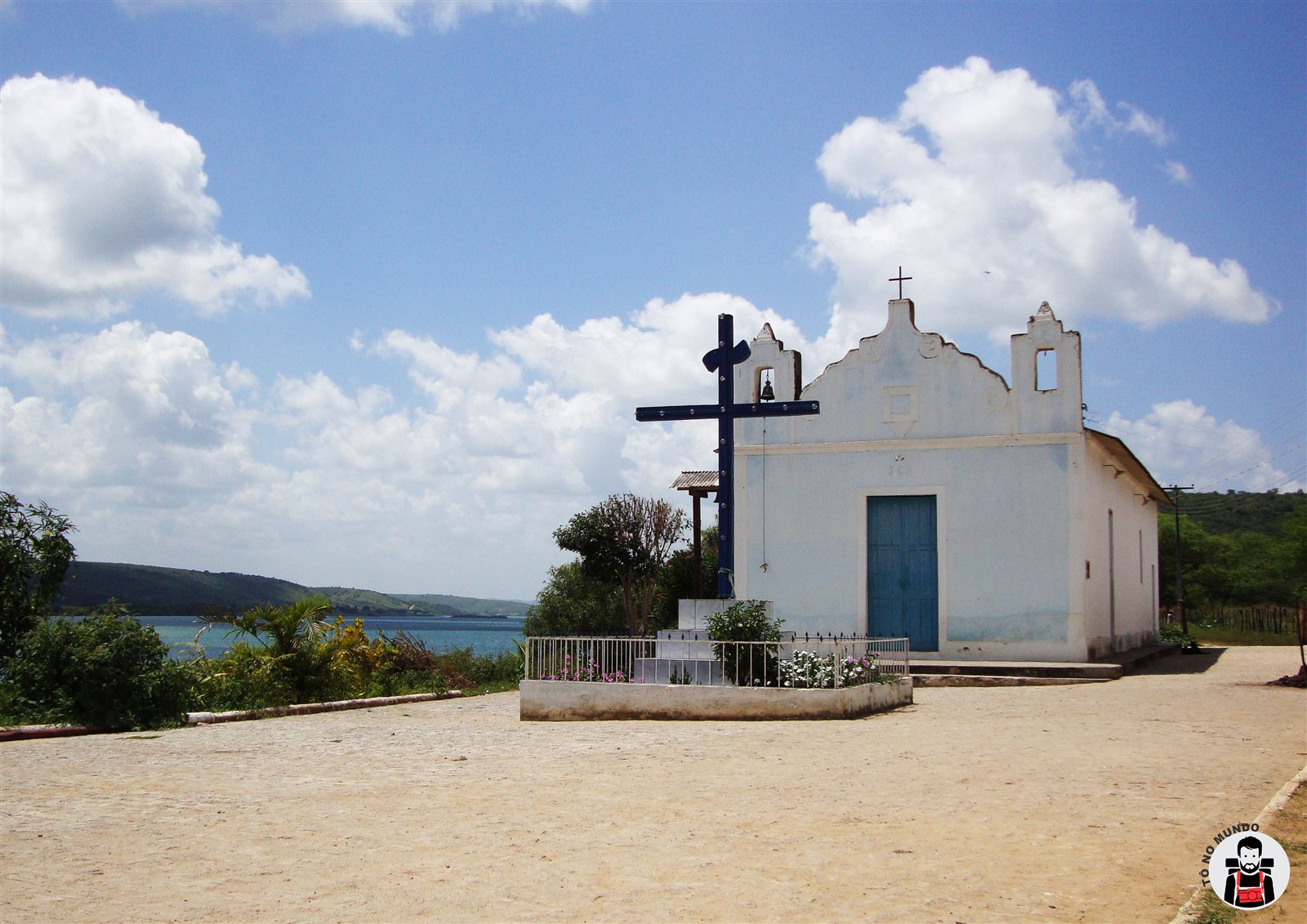 Capela e paisagem do Rio São Francisco na Comunidade Quilombola Mocambo