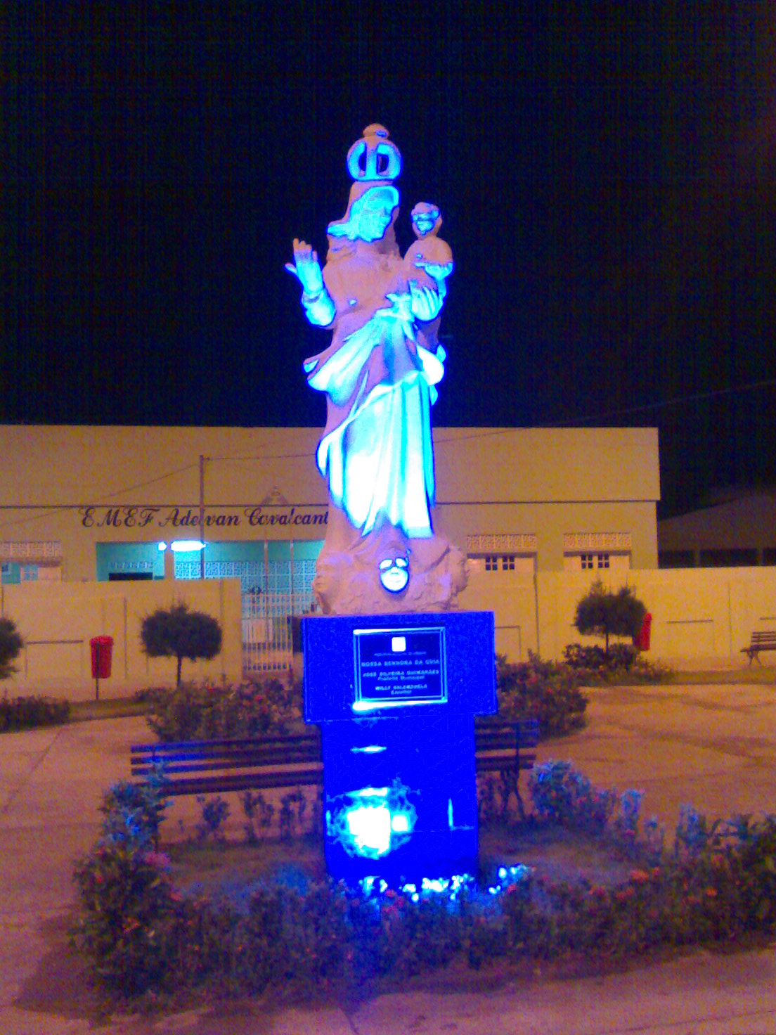 Monumento de Nossa Senhora da Guia na Praça Anfilófio Fernandes Viana em Umbaúba